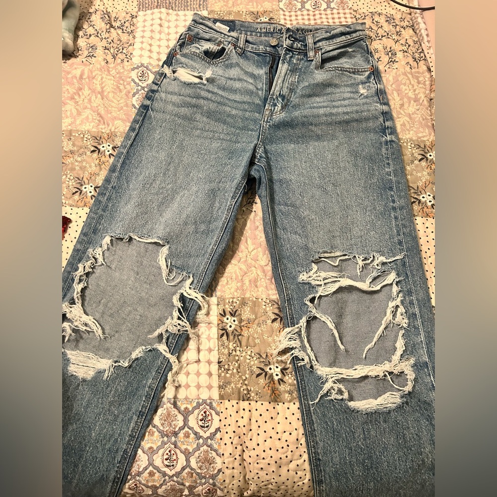 American Eagle Highest Rise Distressed Blue Jeans